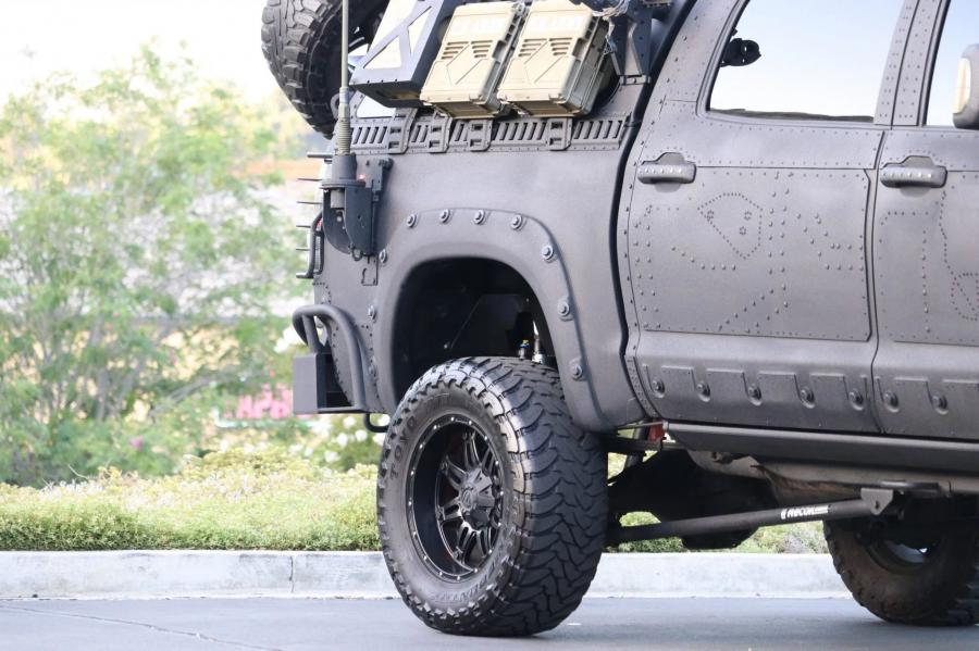 Детали экстерьера Toyota Tundra CrewMax 4x4 Zombie Apocalypse 2013 года  (фото 241 из 461)